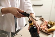 Storia dell’apribottiglie: da brevetto industriale a icona di design