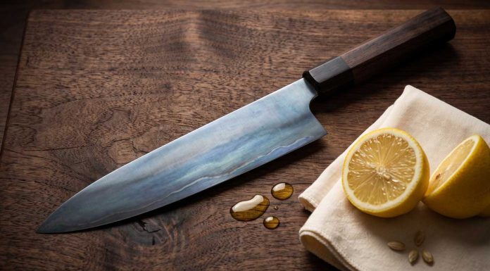 Coltelli da cucina ad alto tenore di carbonio: le regole d’oro per prevenire la ruggine